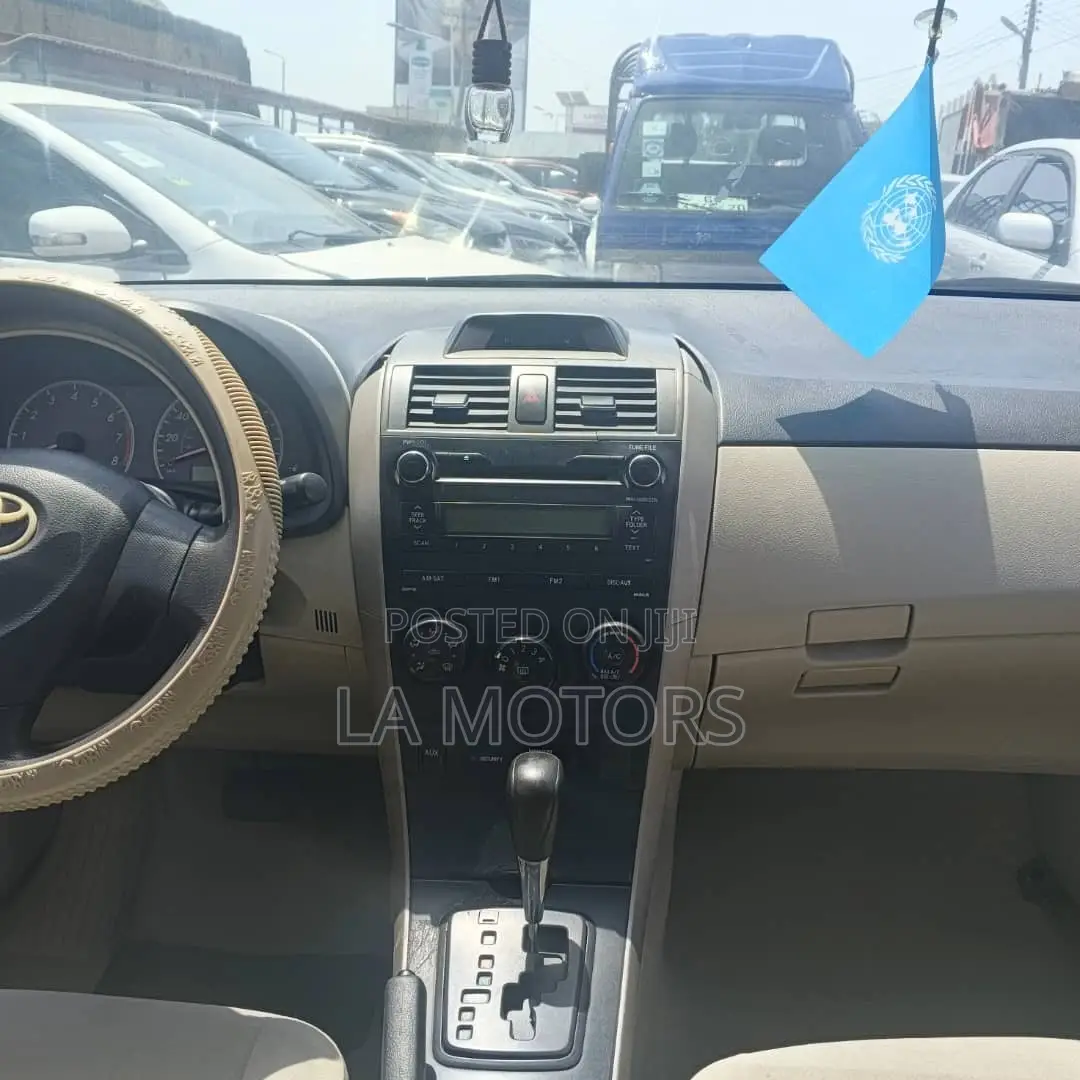 Toyota Corolla 2013 Brown