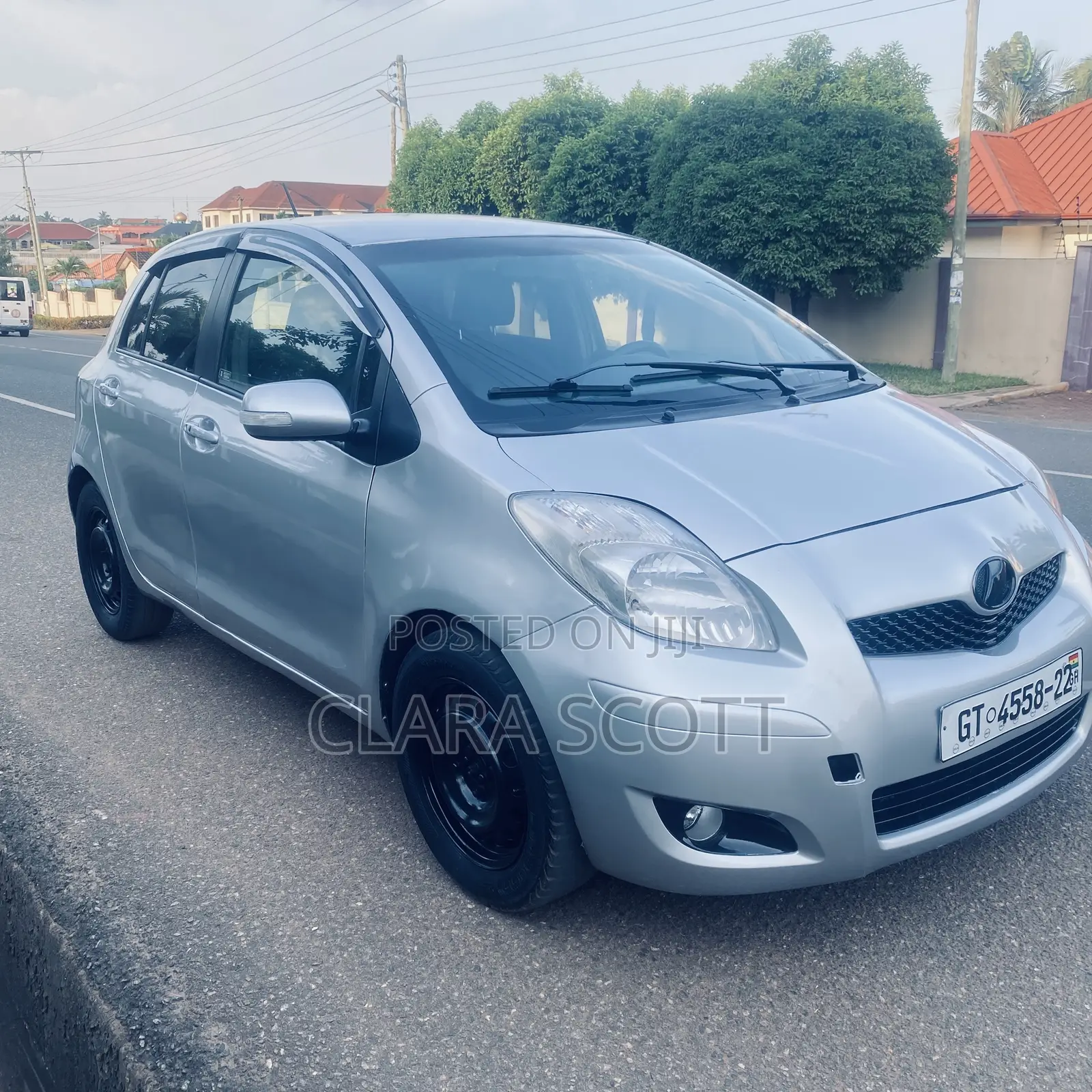 Toyota Vitz 1.3 AWD 5dr 2010 Silver