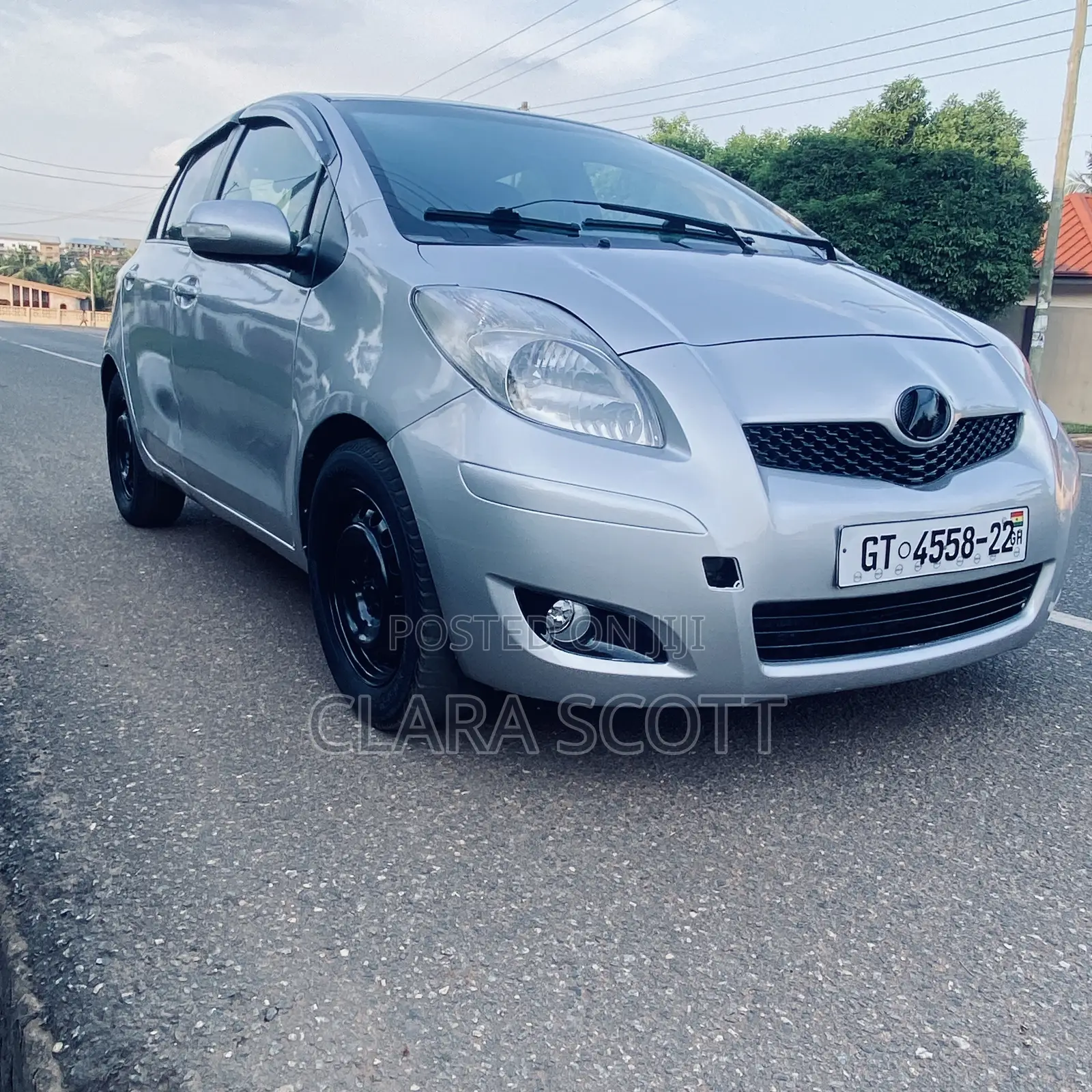 Toyota Vitz 1.3 AWD 5dr 2010 Silver