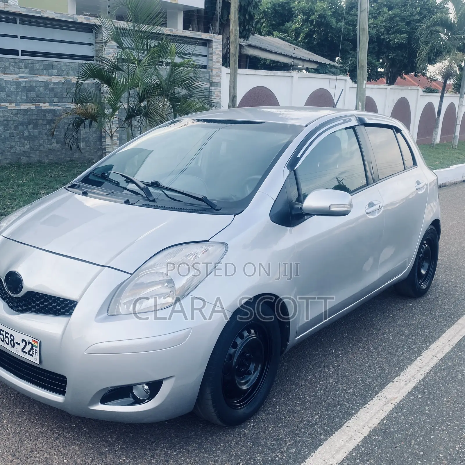 Toyota Vitz 1.3 AWD 5dr 2010 Silver