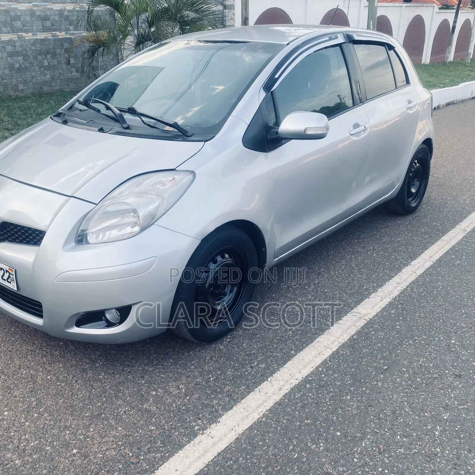 Toyota Vitz 1.3 AWD 5dr 2010 Silver