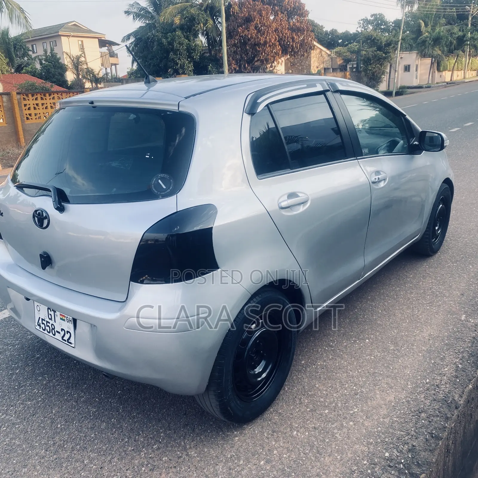 Toyota Vitz 1.3 AWD 5dr 2010 Silver