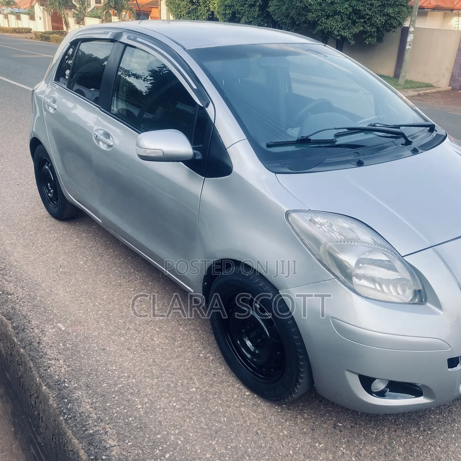 Toyota Vitz 1.3 AWD 5dr 2010 Silver