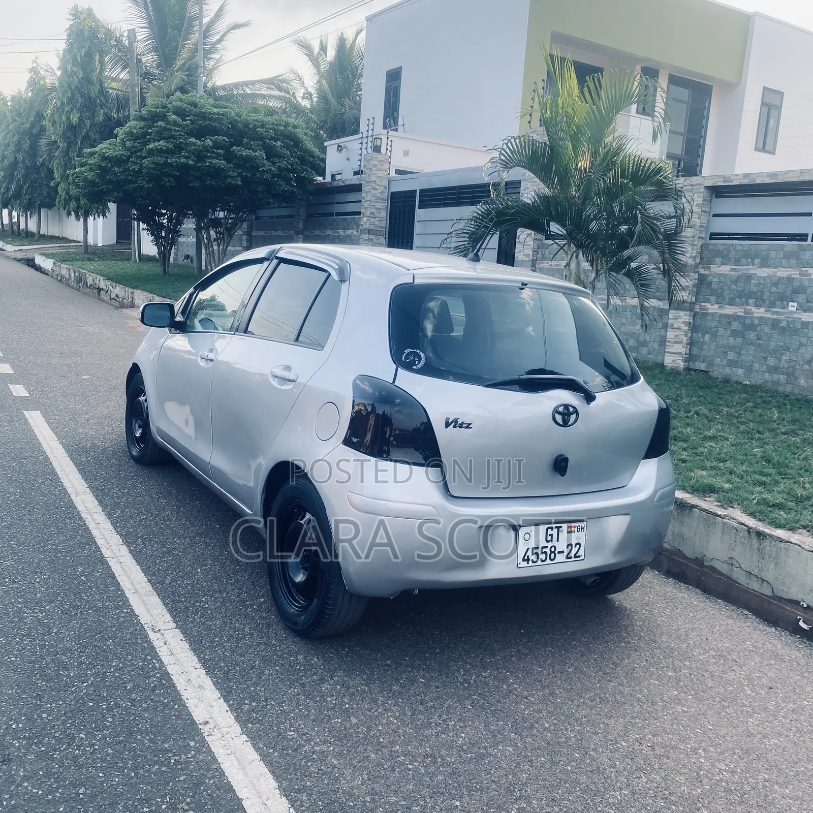 Toyota Vitz 1.3 AWD 5dr 2010 Silver