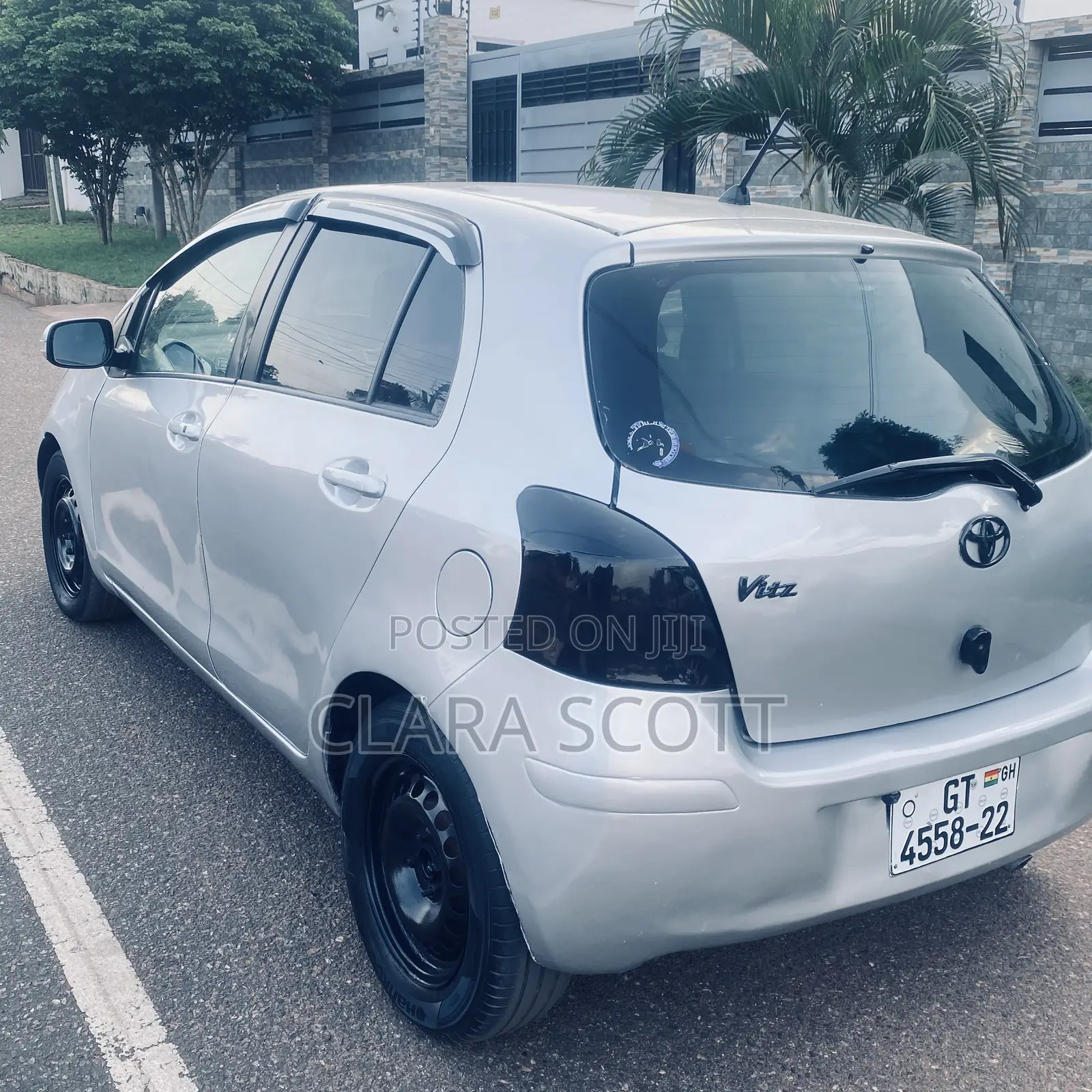 Toyota Vitz 1.3 AWD 5dr 2010 Silver
