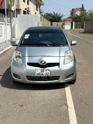 Toyota Vitz 1.3 FWD 5dr 2010 Silver