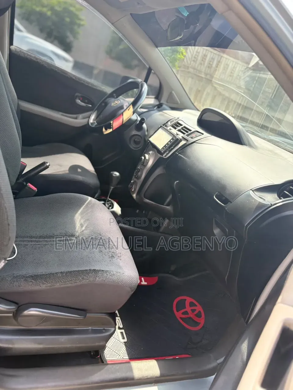 Toyota Vitz 1.3 FWD 5dr 2010 Silver