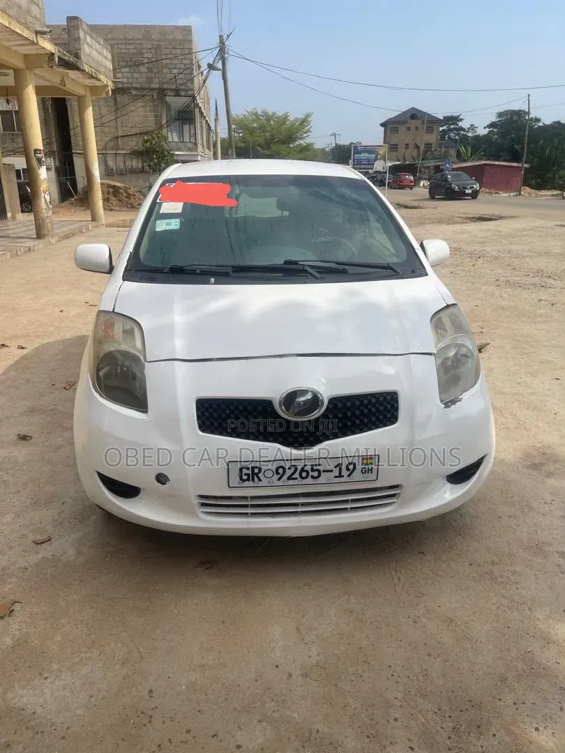 Toyota Vitz 2010 White