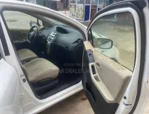 Toyota Vitz 2010 White