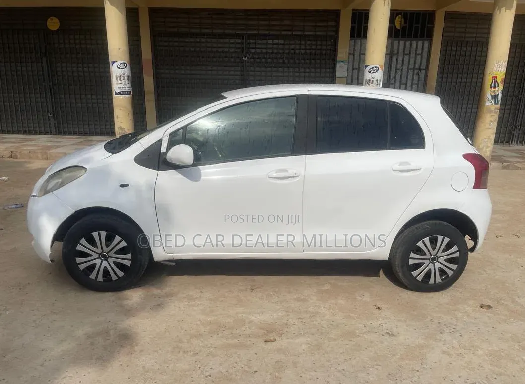Toyota Vitz 2010 White