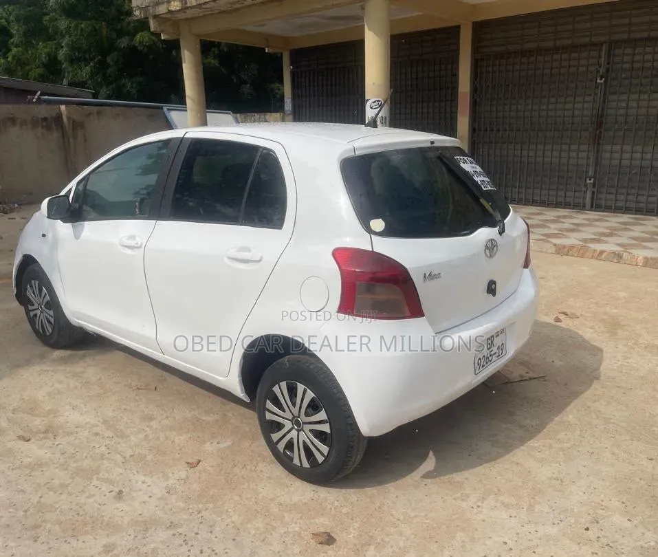 Toyota Vitz 2010 White