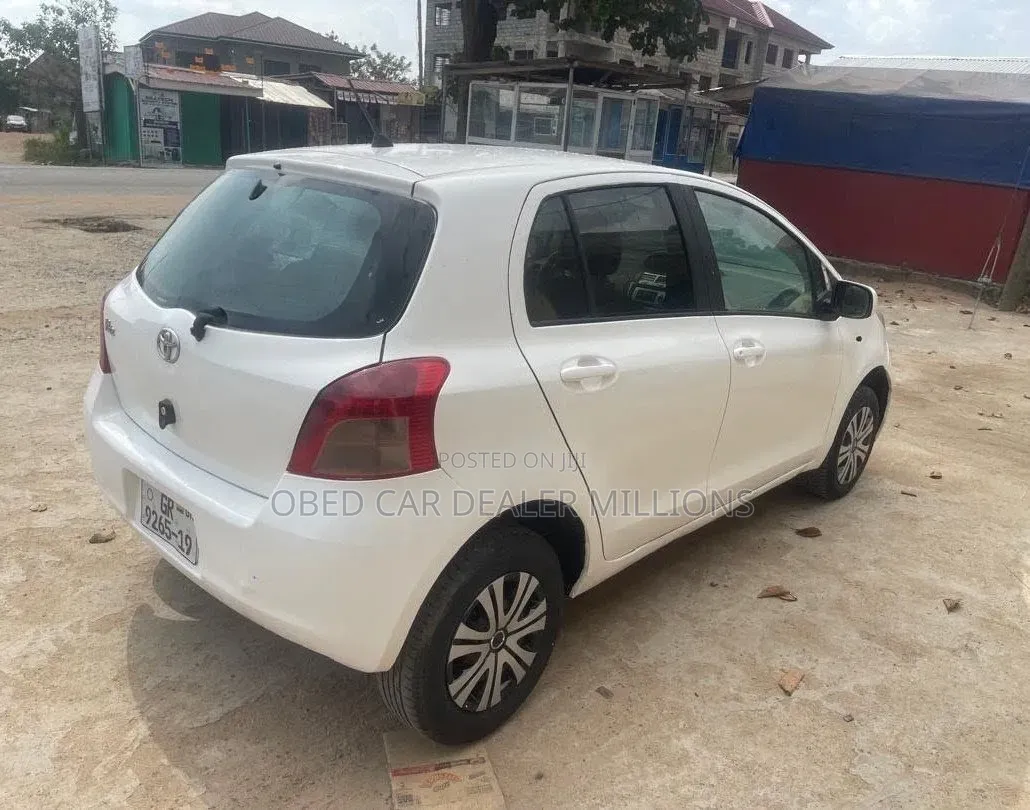 Toyota Vitz 2010 White
