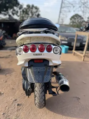 Yamaha Majesty 2013 White