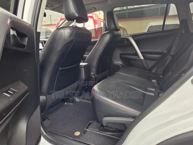 Toyota RAV4 2018 White