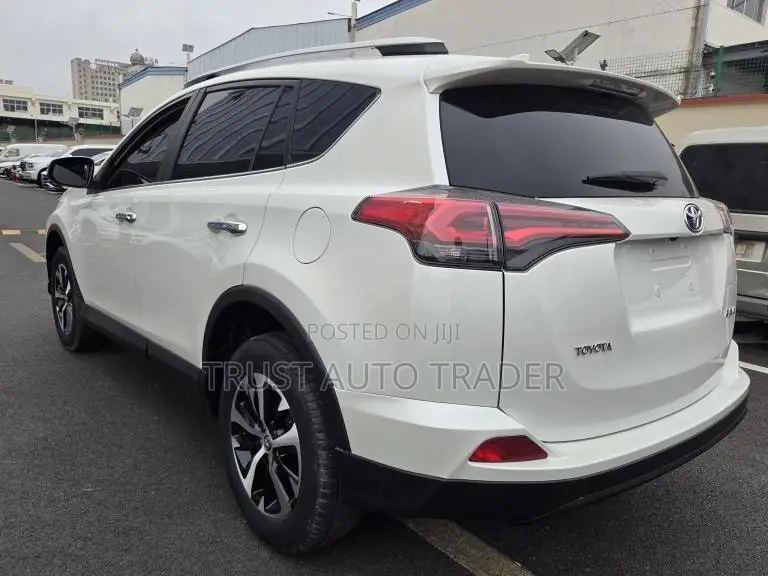Toyota RAV4 2018 White