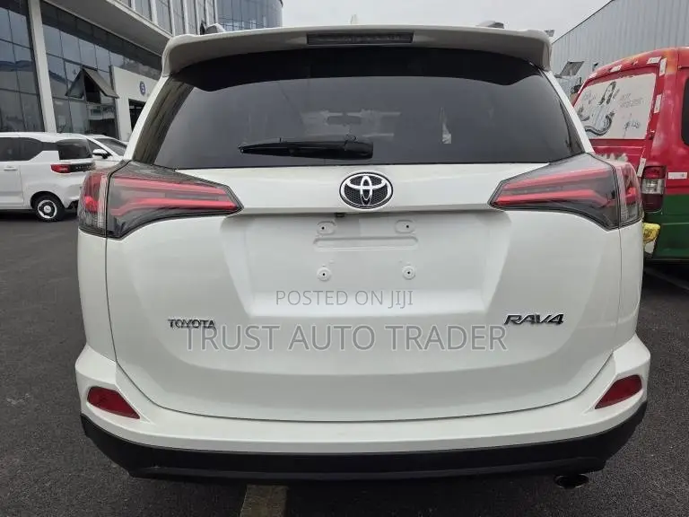 Toyota RAV4 2018 White