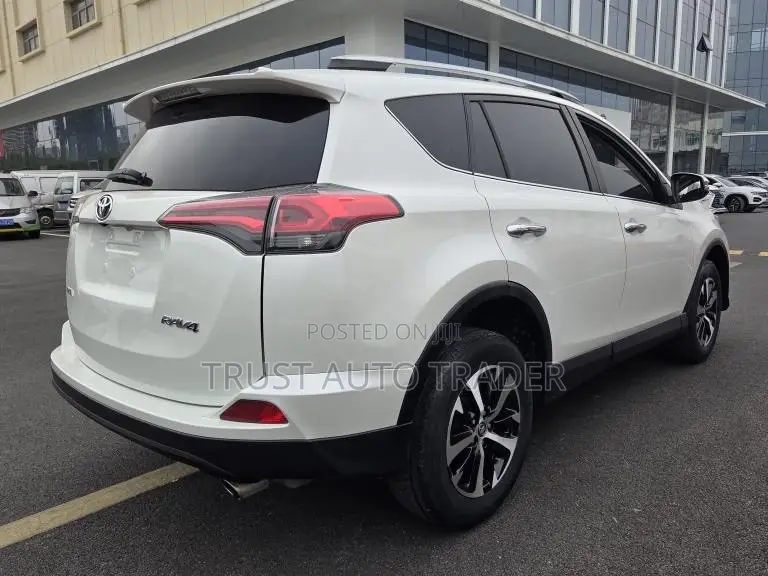 Toyota RAV4 2018 White