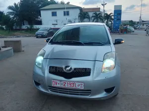Toyota Vitz 2010 Silver