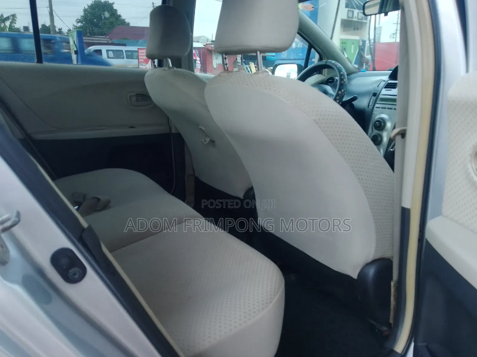 Toyota Vitz 2010 Silver