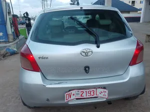 Toyota Vitz 2010 Silver