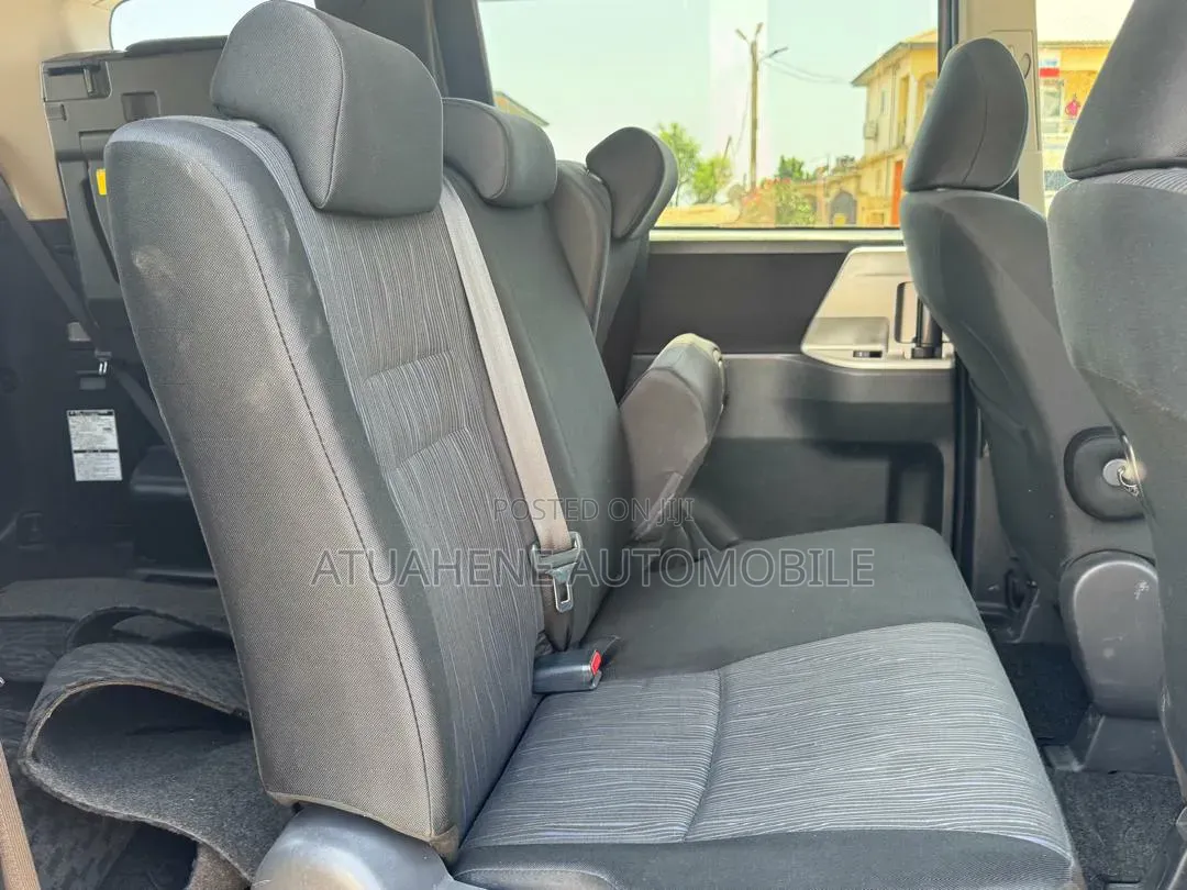 Toyota Voxy X 2WD 8-Seater 2013 Black