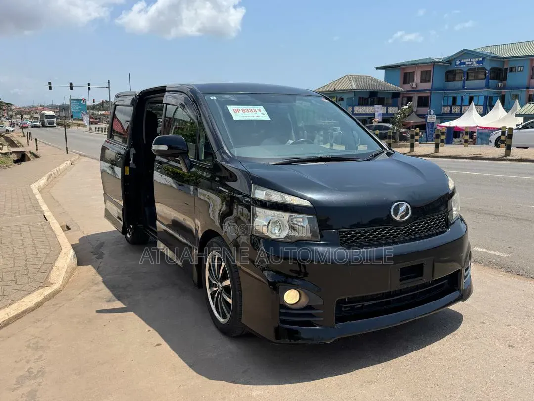 Toyota Voxy X 2WD 8-Seater 2013 Black