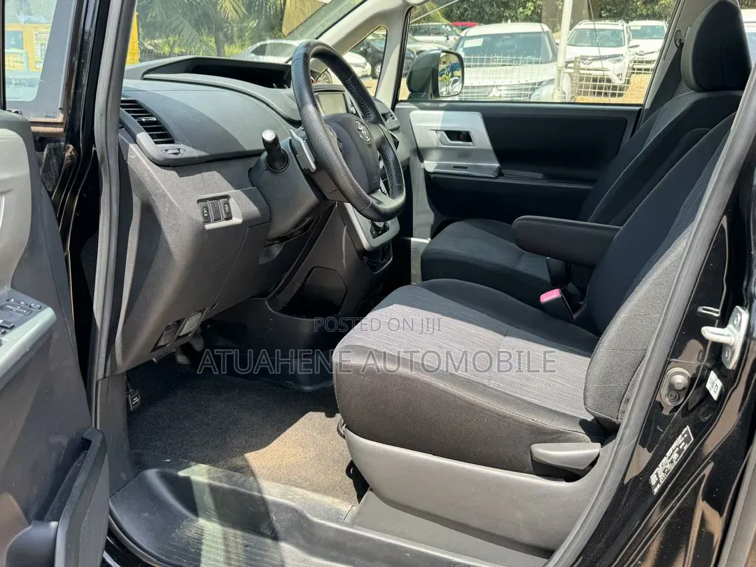 Toyota Voxy X 2WD 8-Seater 2013 Black