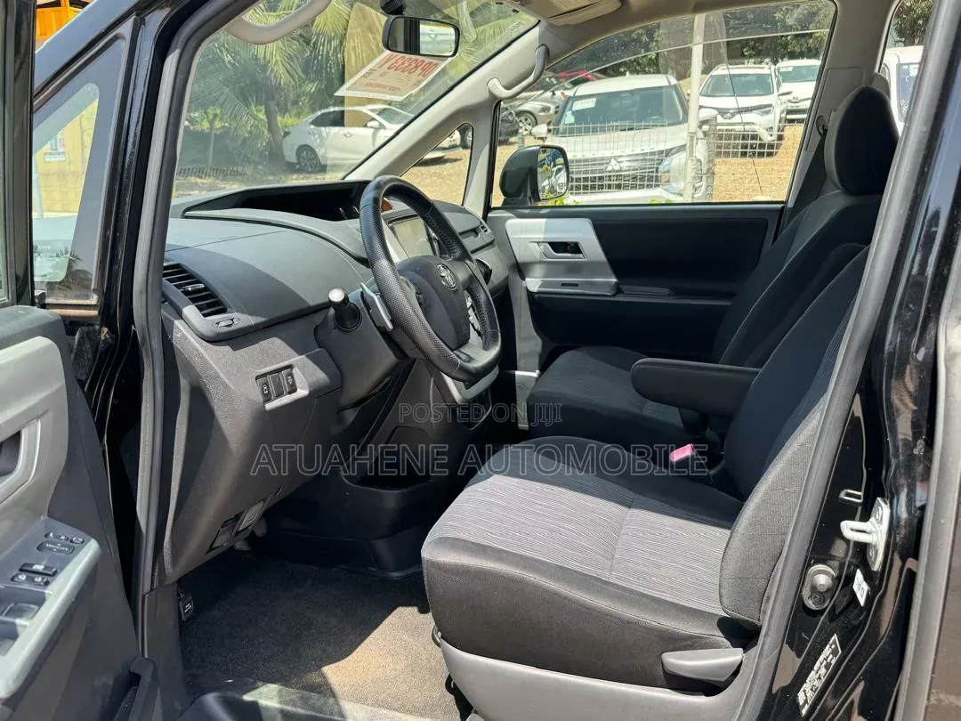 Toyota Voxy X 2WD 8-Seater 2013 Black