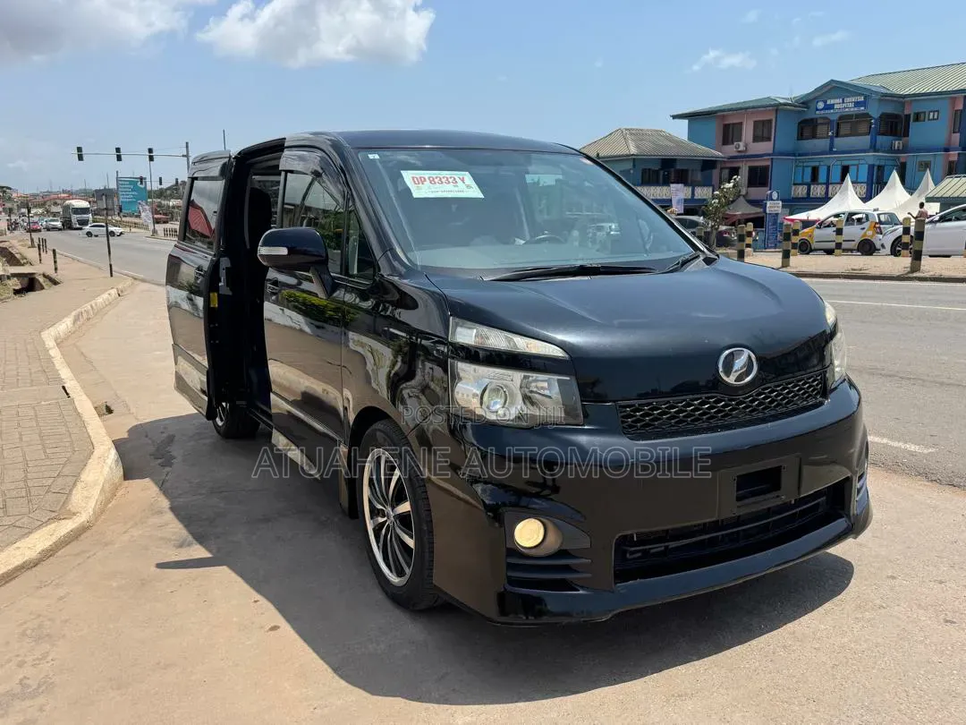 Toyota Voxy X 2WD 8-Seater 2013 Black