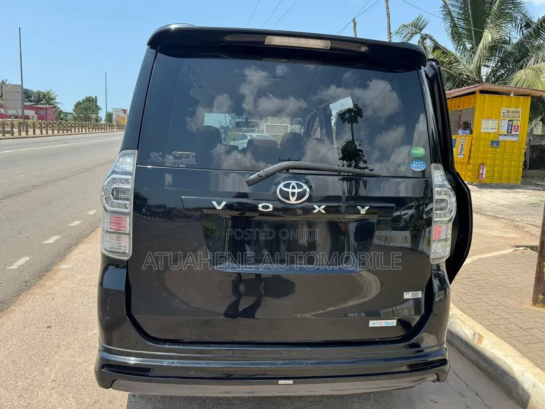 Toyota Voxy X 2WD 8-Seater 2013 Black