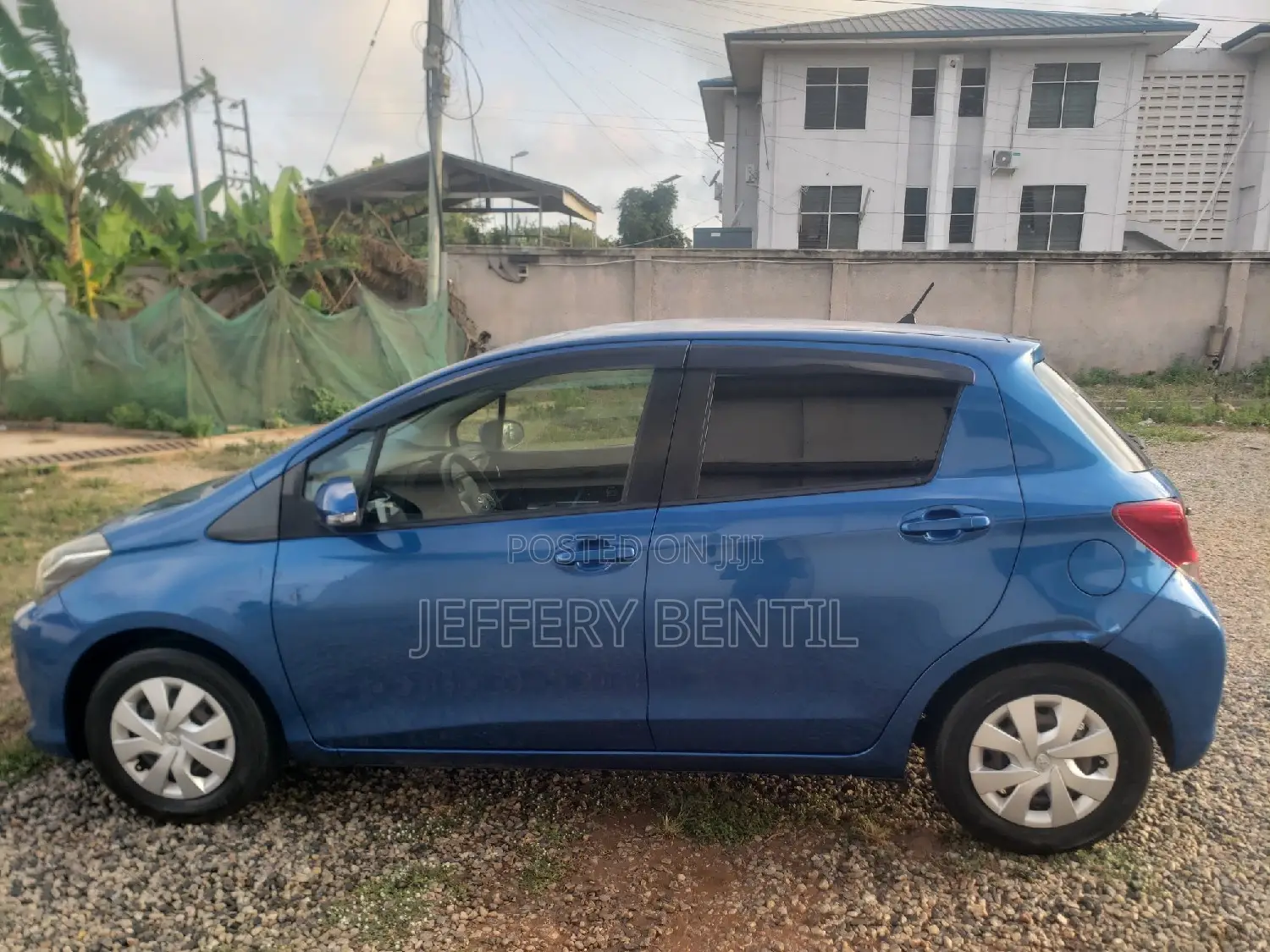 Toyota Vitz 1.3 FWD 5dr 2017 Blue