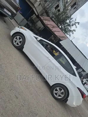 Hyundai Elantra Limited Sedan FWD (1.8L 4cyl 6A) 2016 White
