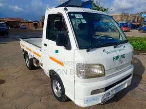 Daihatsu Hijet 4x4 (Abossey Okai Macho)