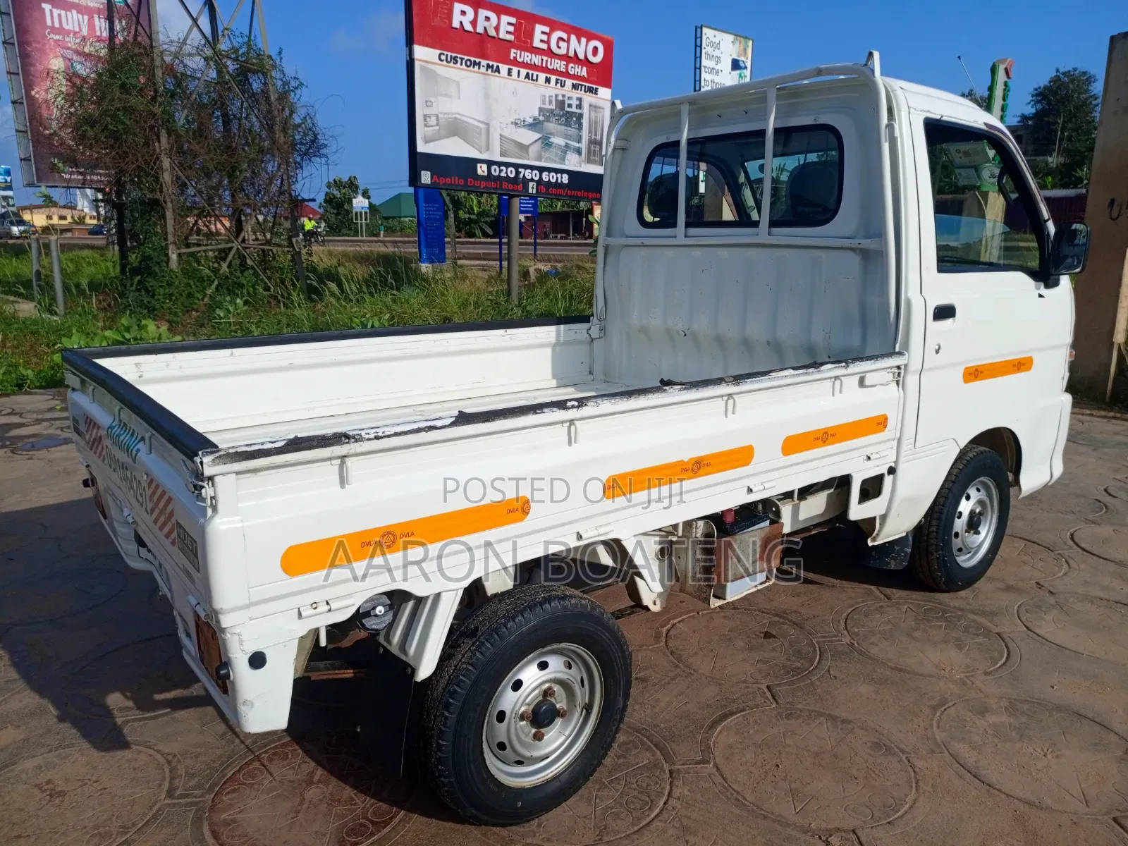 Daihatsu Hijet 4x4 (Abossey Okai Macho)