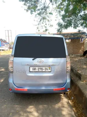 Toyota Voxy V 2WD 8-Seater 2012 Blue