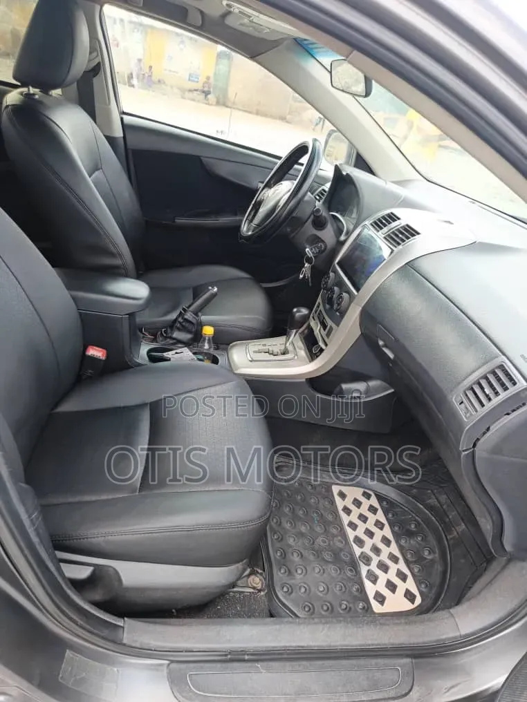 Toyota Corolla 2010 Gray