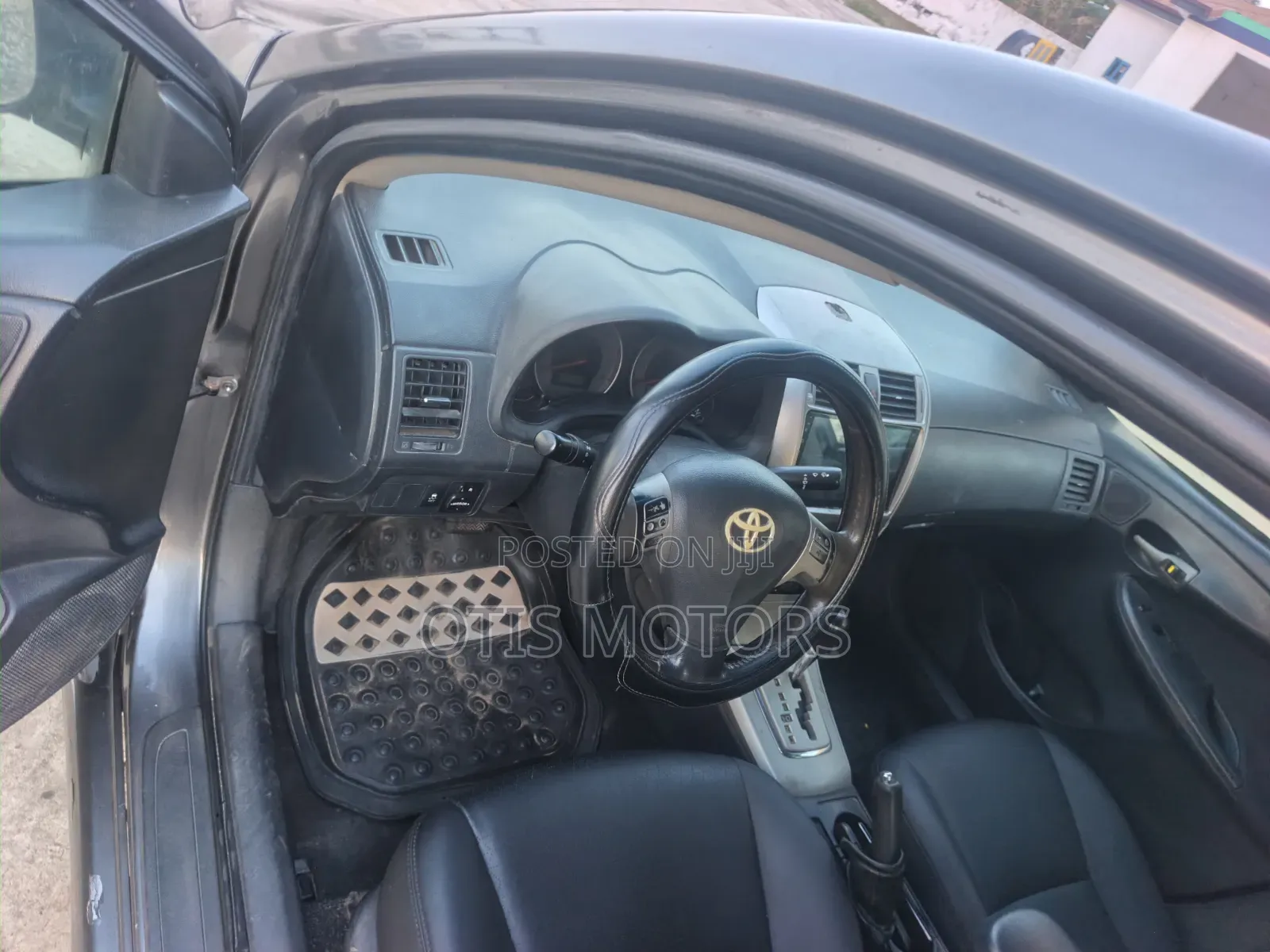 Toyota Corolla 2010 Gray
