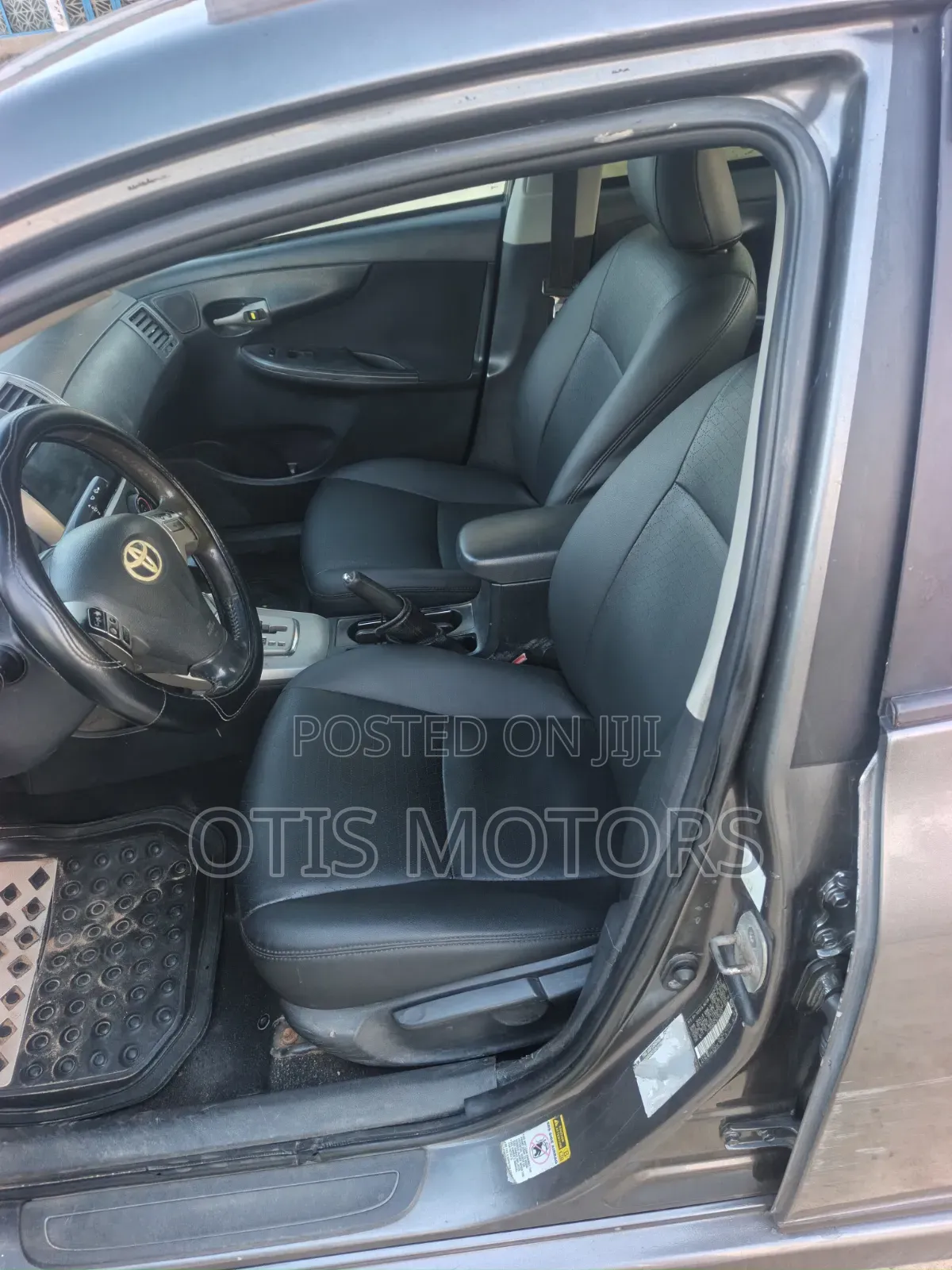 Toyota Corolla 2010 Gray