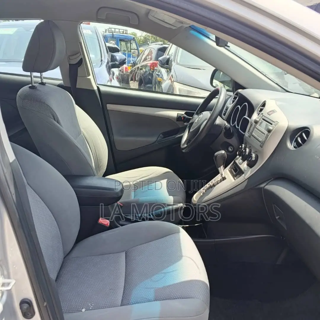 Toyota Matrix 2010 Silver