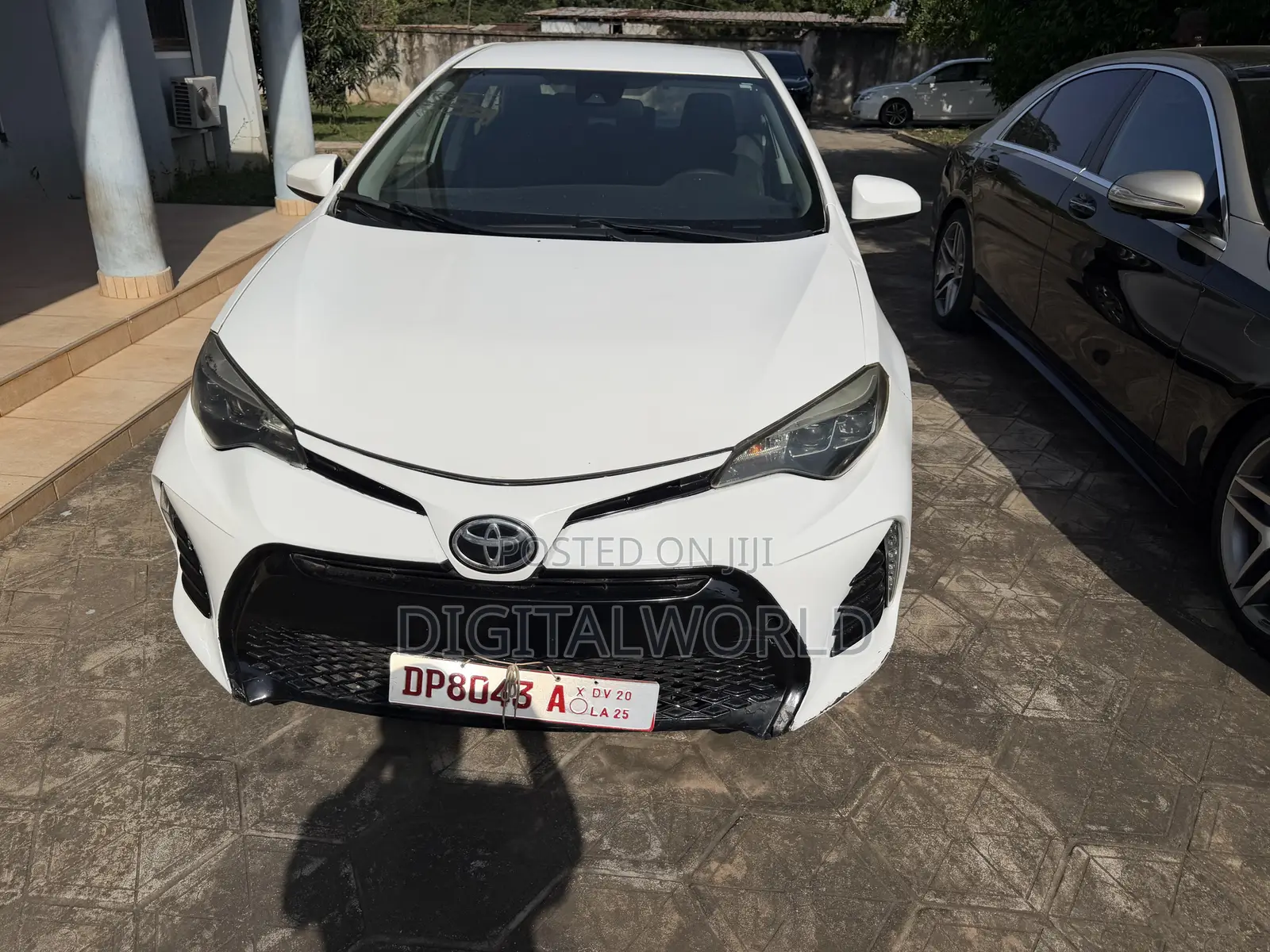 Toyota Corolla LE Eco (1.8L 4cyl 2A) 2018 White