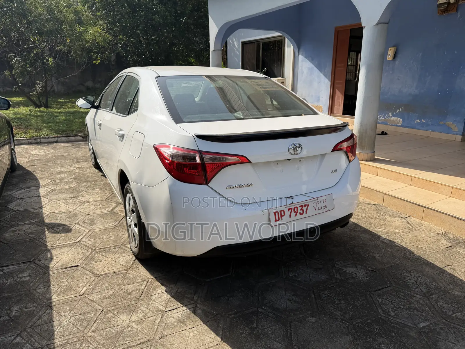 Toyota Corolla LE Eco (1.8L 4cyl 2A) 2018 White