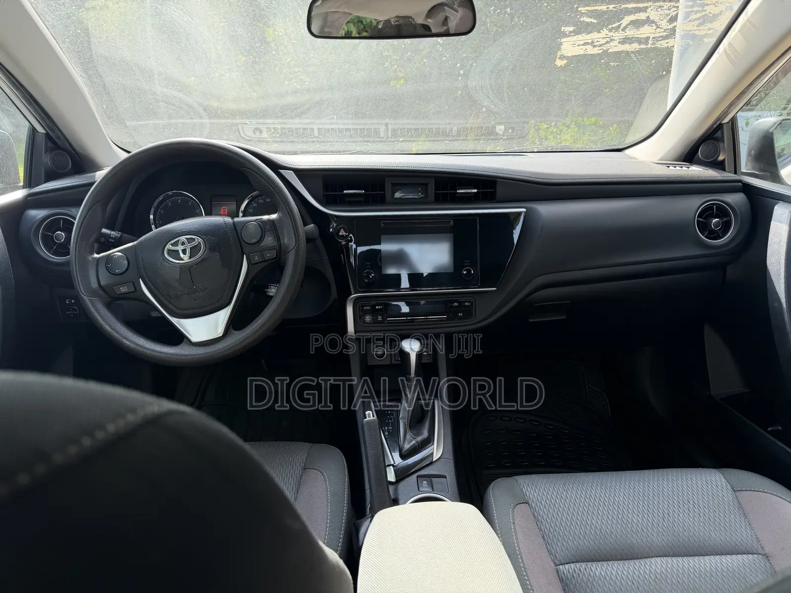 Toyota Corolla LE Eco (1.8L 4cyl 2A) 2018 White