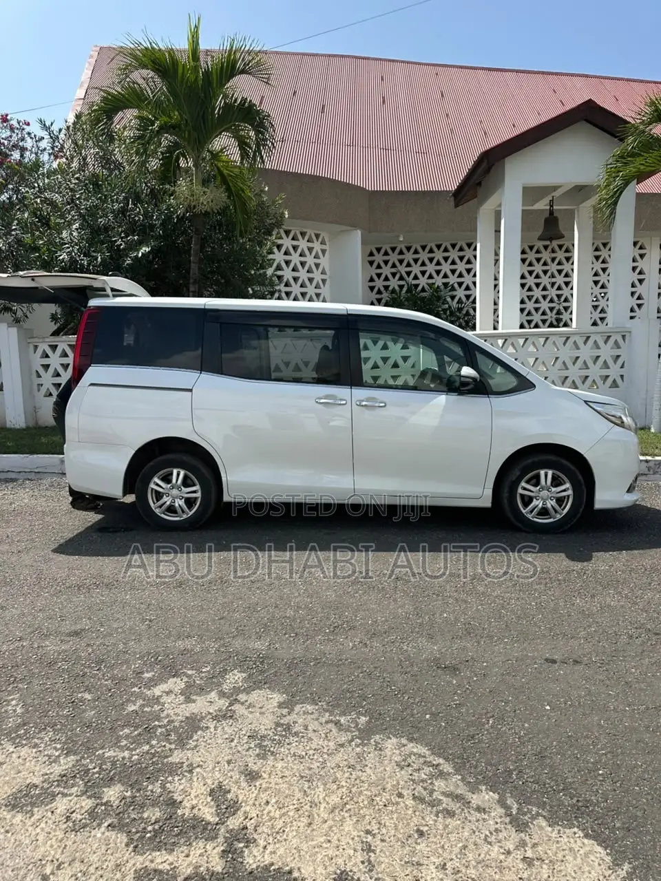 Toyota Noah 2015 White