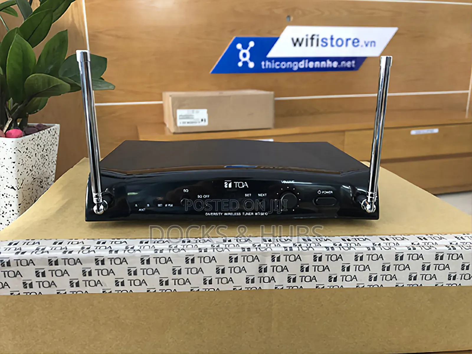 TOA WT-5810 UHF Wireless Microphone Receiver( 2-Set Microphone Bundle)