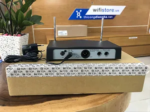 TOA WT-5810 UHF Wireless Microphone Receiver( 2-Set Microphone Bundle)