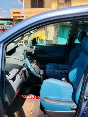Toyota Voxy V 2WD 8-Seater 2012 Blue