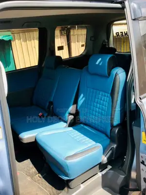 Toyota Voxy V 2WD 8-Seater 2012 Blue