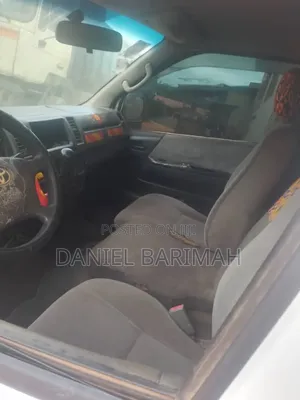 Toyota HiAce 2005 White