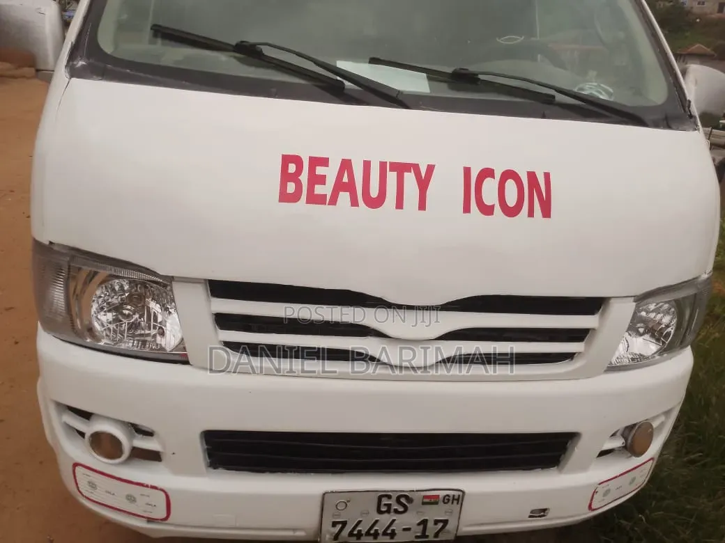 Toyota HiAce 2005 White
