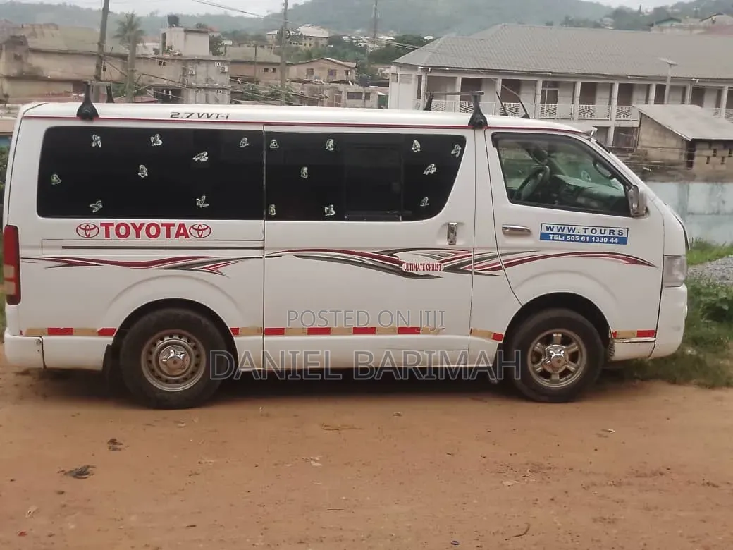 Toyota HiAce 2005 White